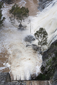 Jandula镇 在雨雨几个月后将水排出 西班牙Jaen店铺权力自然保护区建筑学建筑物水文水资源资源石头工程图片