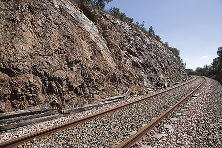 从科尔多瓦到西班牙科尔多瓦附近埃斯皮埃尔市Almorchon的废弃铁路线信号火车轨道方式铁路工程信令建筑学图片