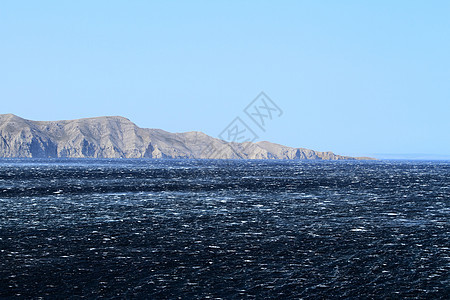 狂浪笼罩着大海海浪愤怒爬坡天气风暴阳光蓝色雷雨戏剧性危险图片