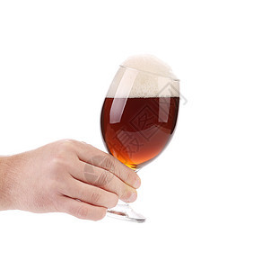 把啤酒杯放在手边食物泡沫琥珀色文化饮料气泡啤酒酿造酒精金子图片