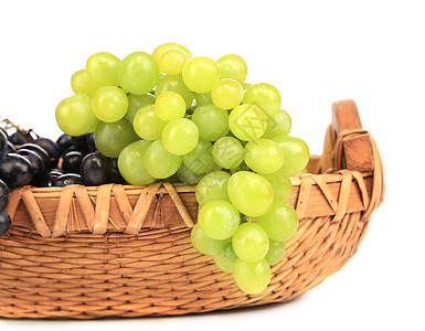 黑葡萄和绿葡萄 放在篮子里图片
