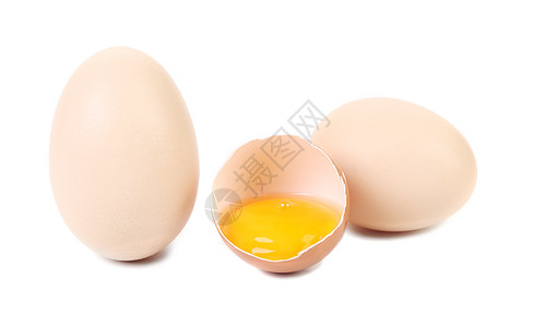 整个鸡蛋和破碎动物母鸡液体家禽生长食物蛋壳生活烹饪早餐背景图片