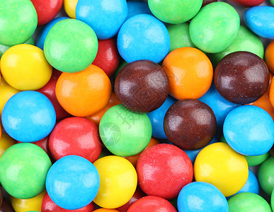 巧克力球在多彩的冰淇淋里回味糖果多样性釉面绿色水果滴活力白色食物团体红色图片