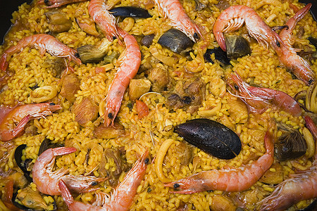 西班牙Paella带虾和贝类 典型西班牙菜盘 地中海成分的帕耶拉香菜橙子盘子乌贼食物藏红花低脂肪饭菜小龙虾蔬菜图片
