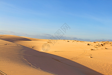 沙漠沙漠沙漠天空风光金子荒野全景旅行田园蓝色地平线图片