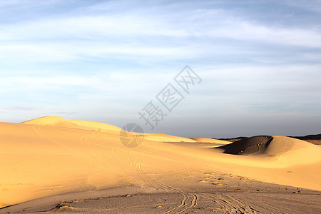 沙漠沙漠天空金子荒野地形戈壁灰尘旅行沙漠地区风光图片