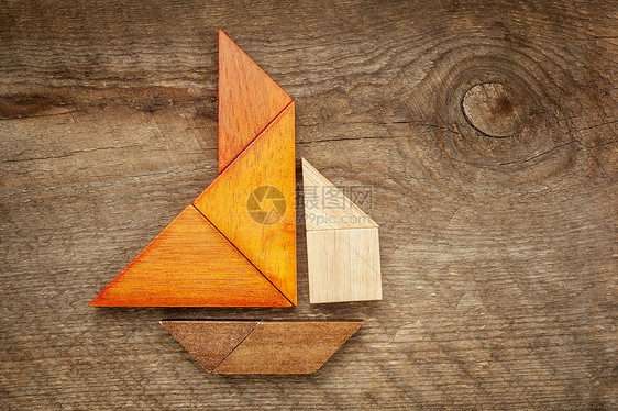 黑方拼图中的抽象帆船风化正方形乡村木头白色三角形红色粮食游戏图片