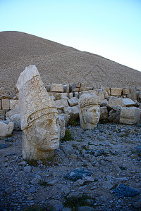 纳鲁特山神的纪念碑世界雕像遗产岩石旅游心地考古学古董上帝雕塑图片