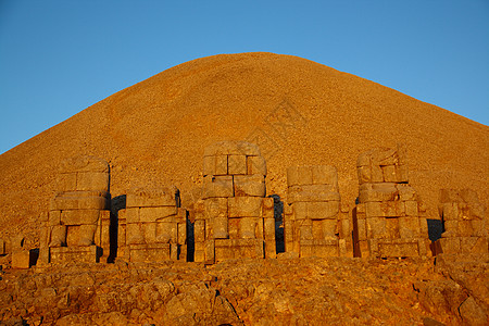 纳鲁特山神的纪念碑上帝旅游心地火鸡雕像石头古董雕塑世界考古学图片