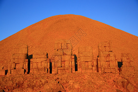 纳鲁特山神的纪念碑雕塑国家岩石旅行世界火鸡上帝历史心地考古学图片