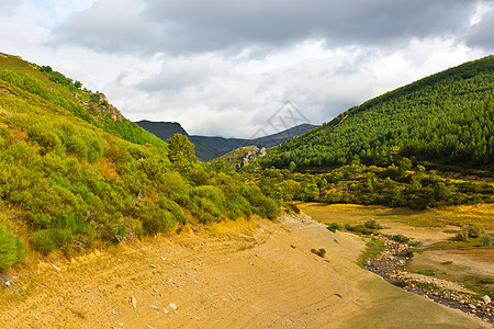 峡谷裂缝爬坡顶峰苔藓鹅卵石岩石急流山峰溪流国家图片