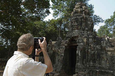 人摄影古代神庙图片