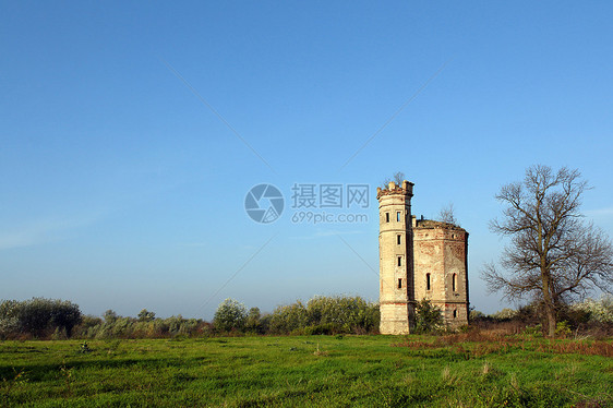 古老的被毁坏的城堡和高塔风景图片