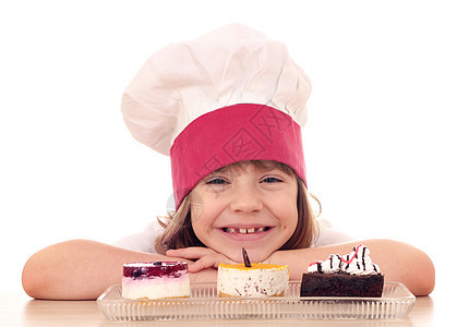 快乐的小女孩做蛋糕糖果糕点软糖食物乐趣帽子烘烤青年童年奶油图片
