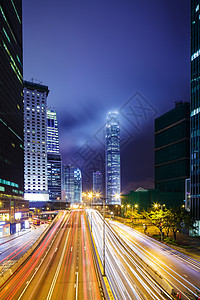 晚上在香港繁忙交通商业踪迹建筑地标摩天大楼办公室城市景观公司天空图片