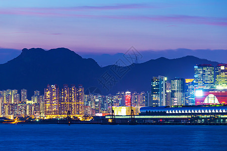 晚上在香港的城市城市岩石地标天空摩天大楼商业巡航办公室公司景观港口图片