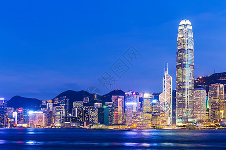 晚上在香港市风景金融摩天大楼商业天际办公室城市地标景观公司天空图片
