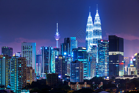 马来西亚城市晚上吉隆坡天际市中心办公室景观公司首都双胞胎金融商业摩天大楼天空背景