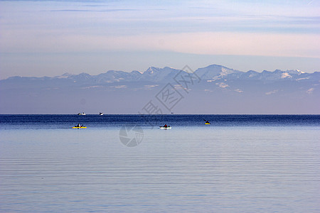 湖湖 海林道雕塑灯塔全景天空风景土地航行港口假期图片