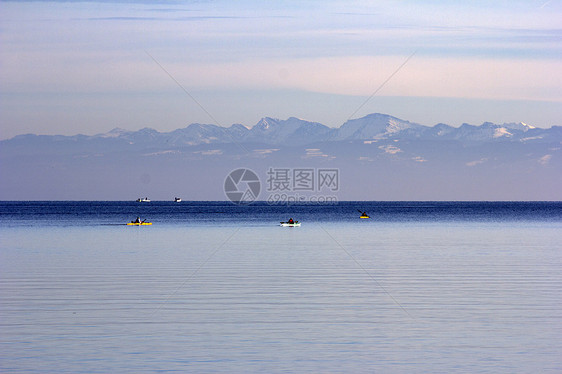 湖湖 海林道雕塑灯塔全景天空风景土地航行港口假期图片