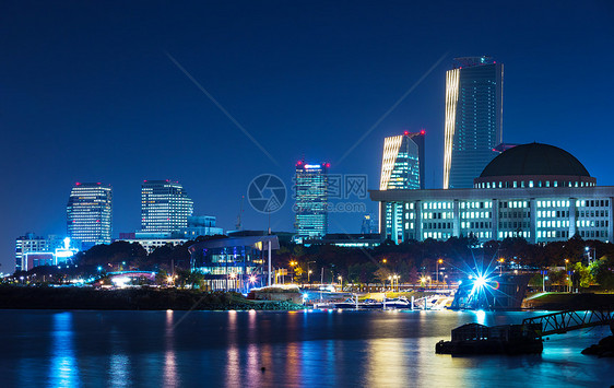 首尔市晚上的天际公司城市建筑金融大厅天空景观商业建筑学日落图片
