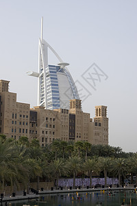 迪拜 UAE 世界著名的场景帆船旅行地标城市建筑学天际国际酒店图片