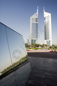 UAE 迪拜在迪拜国际金融公司展示的一幅仿照画中的UAE 迪拜反射图片