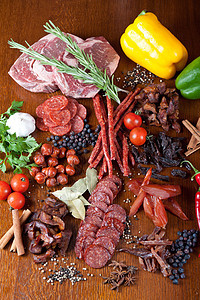 肉类和香肠木头八角牛肉猪肉蔬菜营养香菜辣椒厨房熏制图片