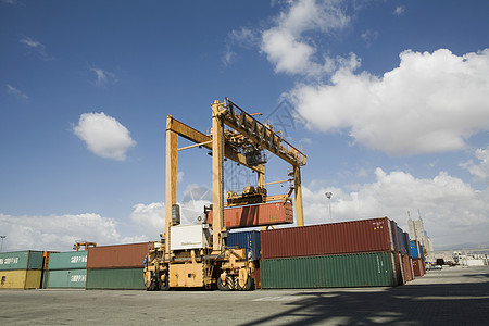 塞浦路斯利马索尔码头天对天的起重机和货物集装箱贸易码头卸载送货工业水平货运出口商业贮存图片