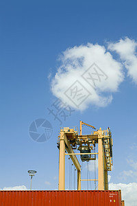 塞浦路斯利马索尔码头天对天的起重机和货物集装箱机械贸易港口天空金属命令工程运输卸载裁剪图片
