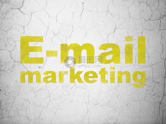 营销概念电子邮件营销在背景墙上市场水泥战略公关古董邮件电子背景墙宣传广告图片