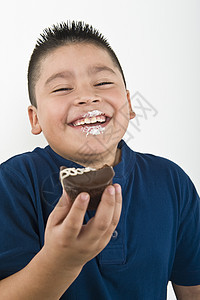 少年1012男孩吃饼干短发黑发一人青春期俏皮甜食肥胖影棚头肩饮食图片
