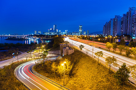 首尔市晚上的天际公司景观公园天空商业花园交通建筑城市大厅图片