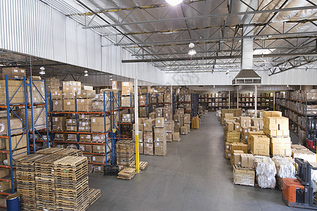 存放在分发仓库的纸板盒箱组织储存货运盒子货架商品包装工业水平纸盒图片