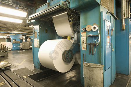 报纸厂大卷纸的景象工业出版工厂材料蓝色机器报纸造纸生产经济图片