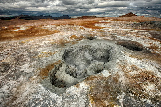 泥罐气体反差沸腾矿物质温泉戏剧性地面脆皮干旱水晶图片