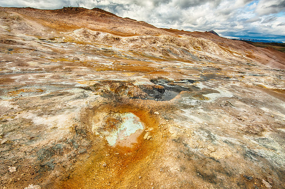 泥罐火山戏剧性水晶天空反差土壤喷气蒸汽脆皮陨石图片