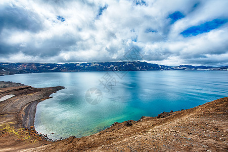 Oskjuvatn 奥斯丘瓦丁火山口陨石地热蓝色火山山脉风景高地天空图片