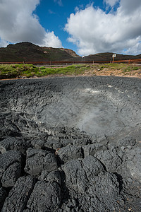 泥罐沸腾干旱陨石土壤水晶脆皮火山天空蒸汽戏剧性高清图片