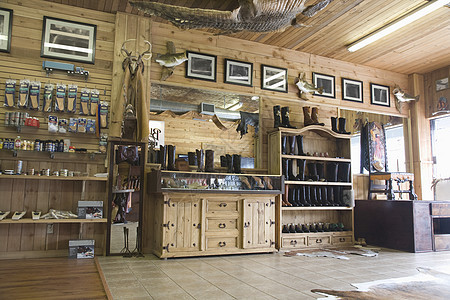 传统制鞋车间的景象工艺制造业鞋匠镶板团体木头货架架子工具文化图片