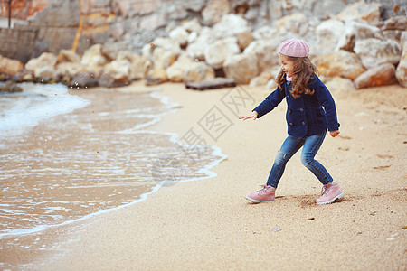 儿幼婴孩童海滩孩子衣服蓝色天气童年女孩图片