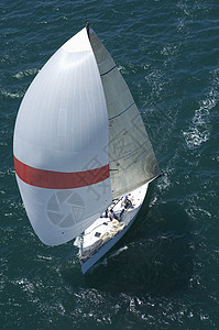 加利福尼亚州游艇赛队帆船比赛水车白色旅行鸟瞰图运动航海风速红色海洋条纹图片