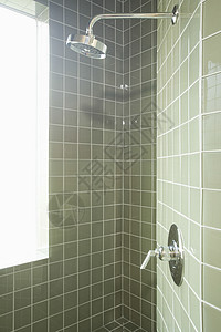 淋浴室的静音绿色瓷砖图片