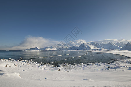 挪威洛夫托芬群岛Moskensoy沿海景观大豆天空群岛多云低潮极限蓝天阁楼地形风景图片
