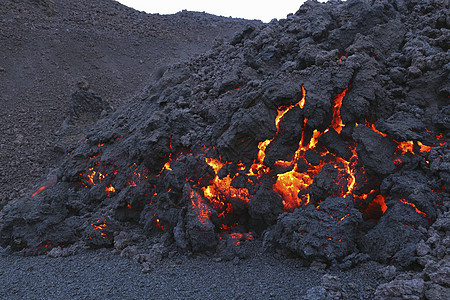 冰岛的花状熔化火山岩图片