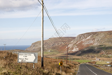前往爱尔兰格莱恩科尔姆西耶的公路高清图片