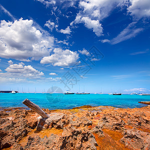 巴利阿里群岛 福门捷拉卡拉萨奥纳海滩晴天海滩波浪景点天堂场景桑拿蓝色天空海岸图片