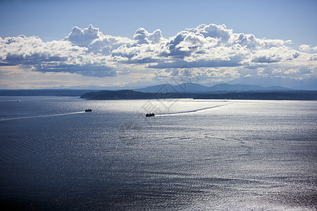 从空间针中查看到 Piget 声音地平线海景阳光云层海湾船舶图片