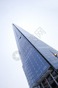 The Shard 的特写视图商业玻璃建筑办公室房间摩天大楼图片