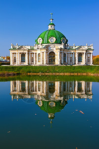 库斯科沃的格罗托教堂公园博物馆旅行住宅天空建筑学文化池塘反射大厦图片